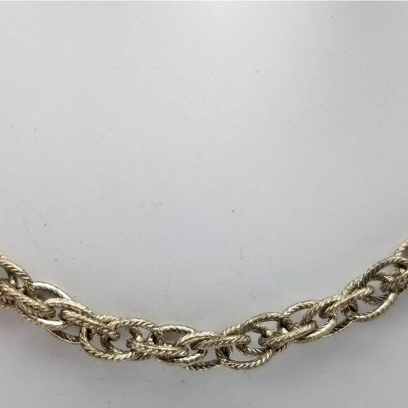 Laced gold tone chain estate - Picture 2 of 2